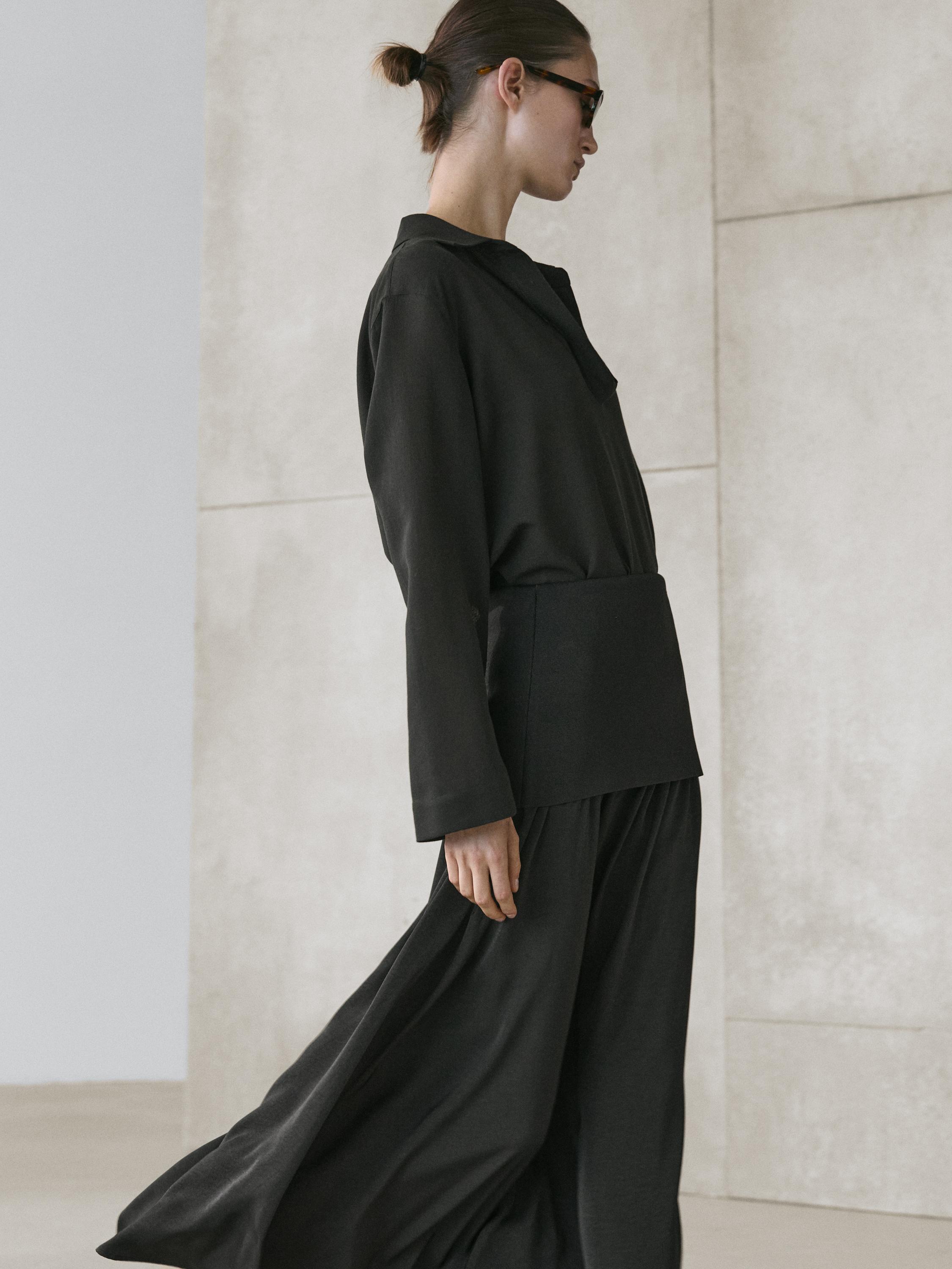Flowing contrast midi skirt